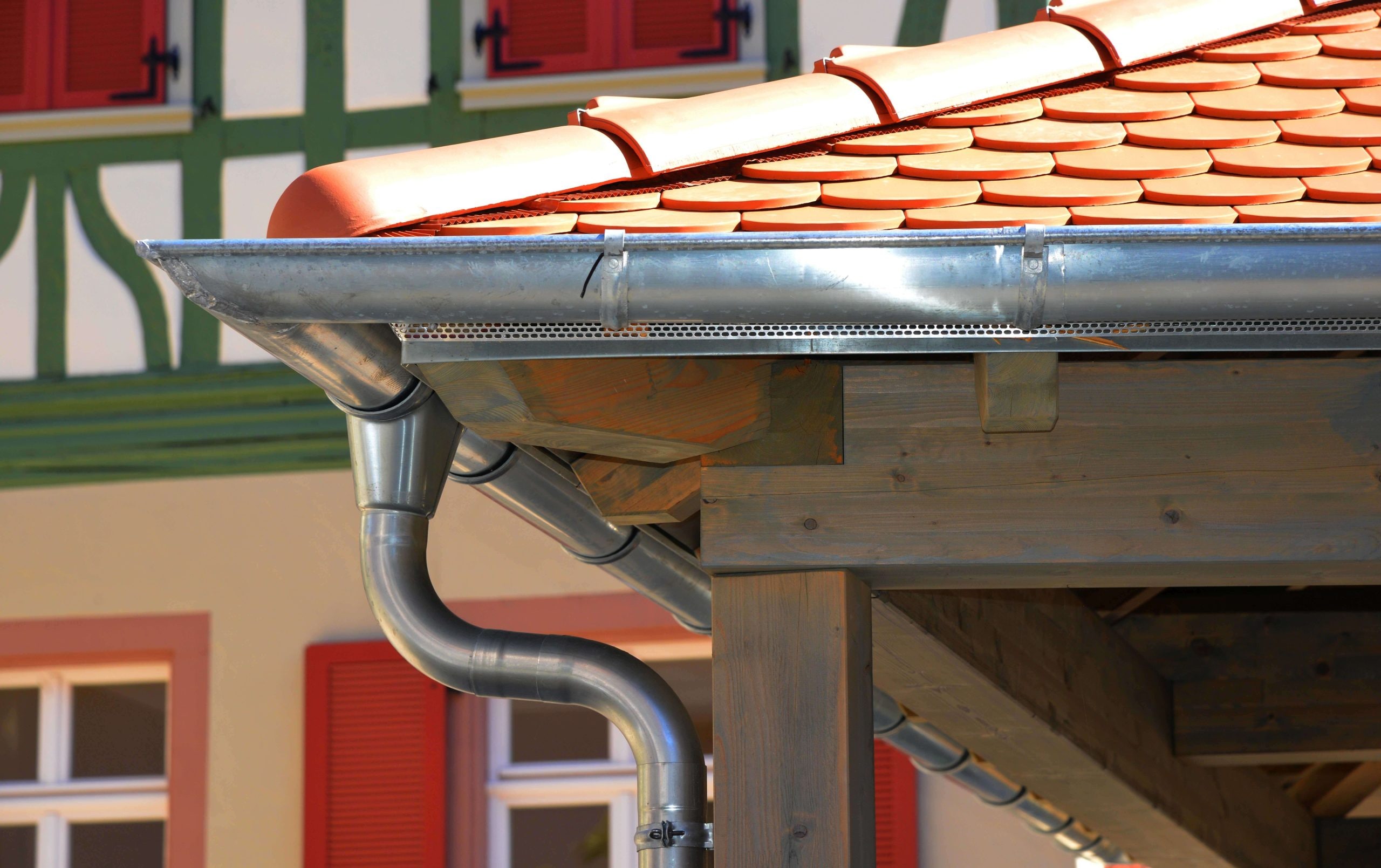 Corrosion-resistant steel gutters for effective rainwater drainage in San Antonio